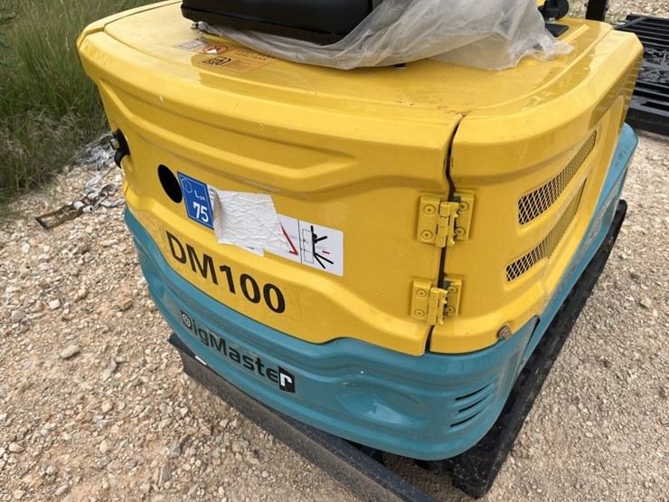 dig-master-dm100-mini-excavator-image-10