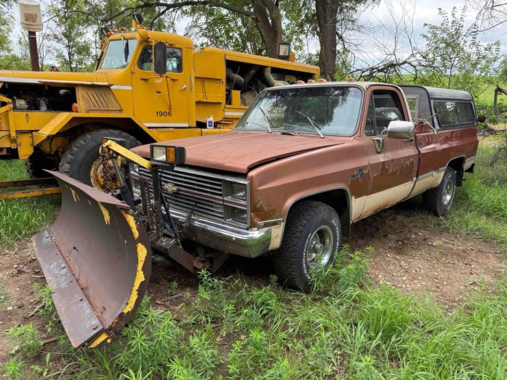 1983-chevy-silverado-10-snowplow-pickup-image-1