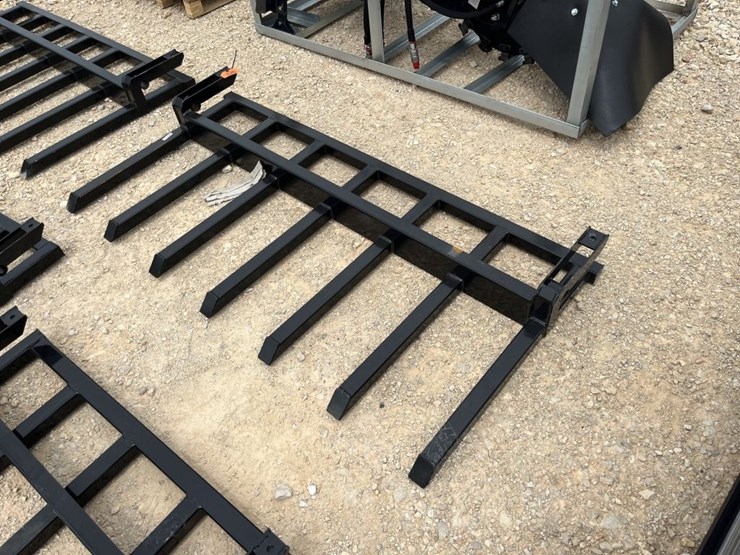 wolverine-67"-pallet-forks-w/-7-teeth-image-2