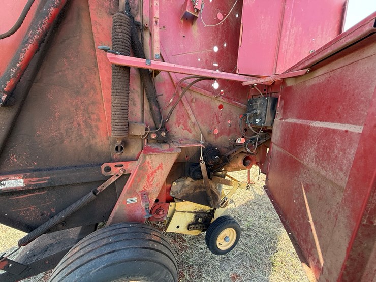 new-holland-660-image-16