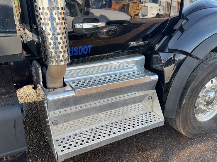2016-kenworth-t880-image-6