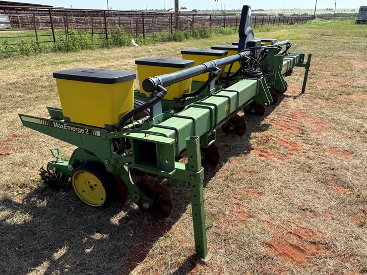 john-deere-7300-image-7