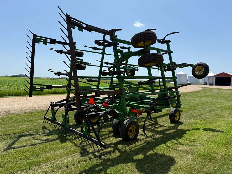 2011-john-deere-2410-image-4