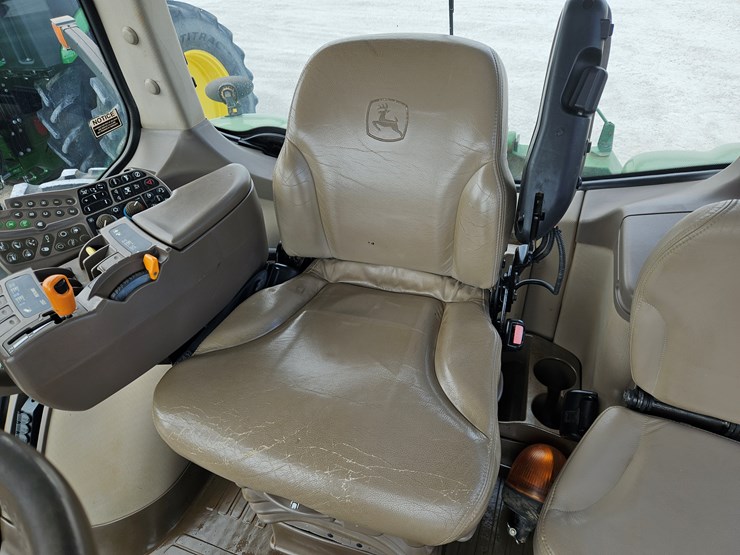 2013-john-deere-8310r-image-17