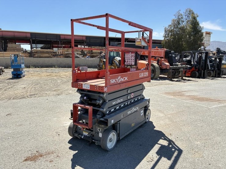 2018-sky-jack-sj111-3219-scissor-lift-image-3