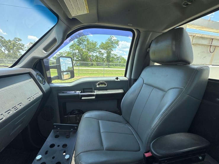 2013-ford-f550-image-41