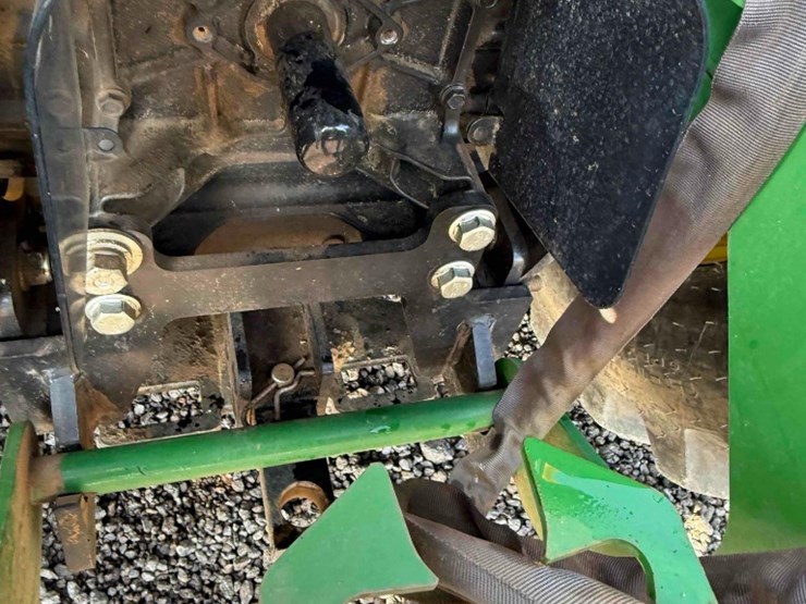 2020-john-deere-3032e-image-26