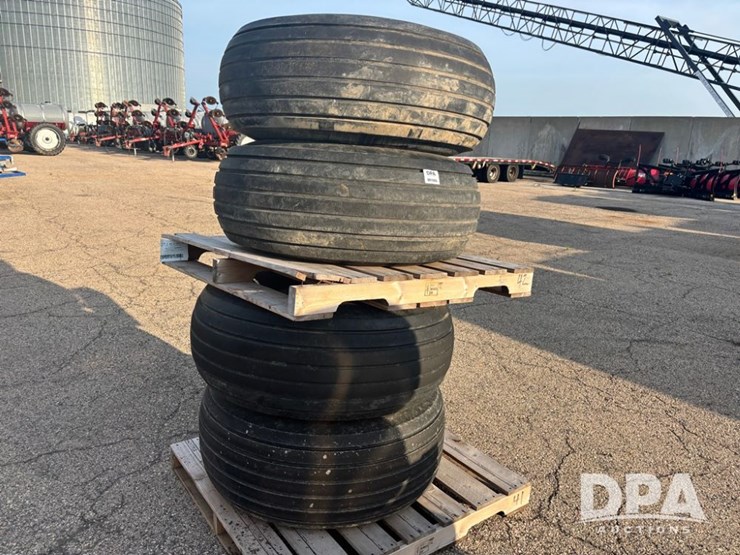 implement-tires-(dr11905)-image-2