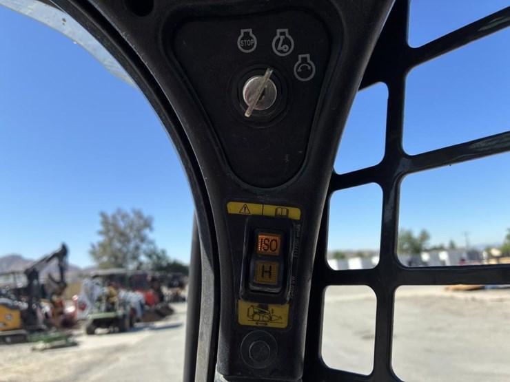 2021-bobcat-s590-image-15