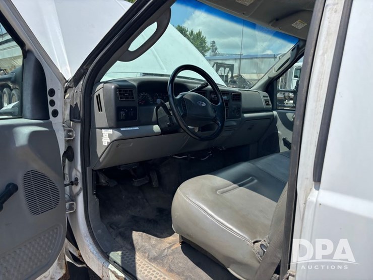 2003-ford-f450-image-38