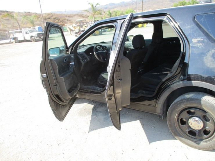 2016-ford-explorer-image-13