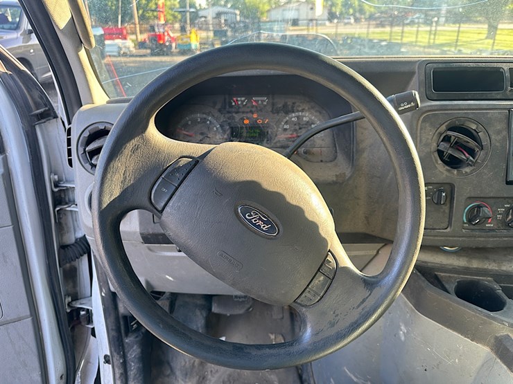 2013-ford-e250-image-11