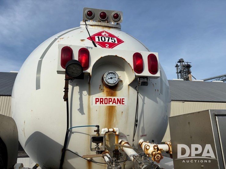 2013-peterbilt-337-image-50