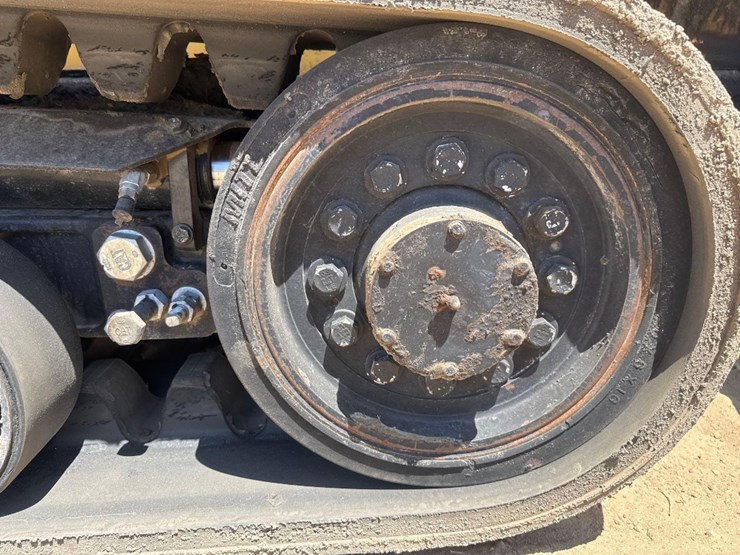 2015-caterpillar-ap-1055f-image-14