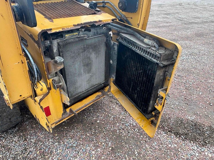 2007-deere-328-image-11
