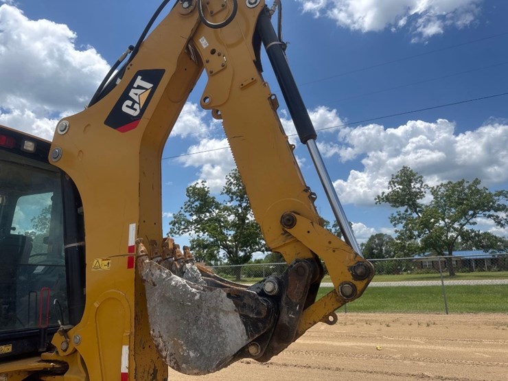 2019-caterpillar-440-image-16