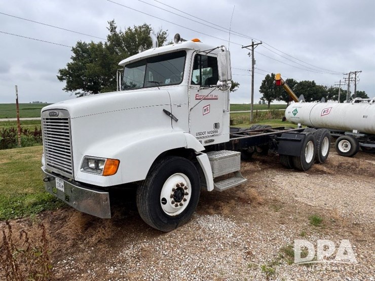 2000-freightliner-truck-(gp11021,-unit-398)-image-1