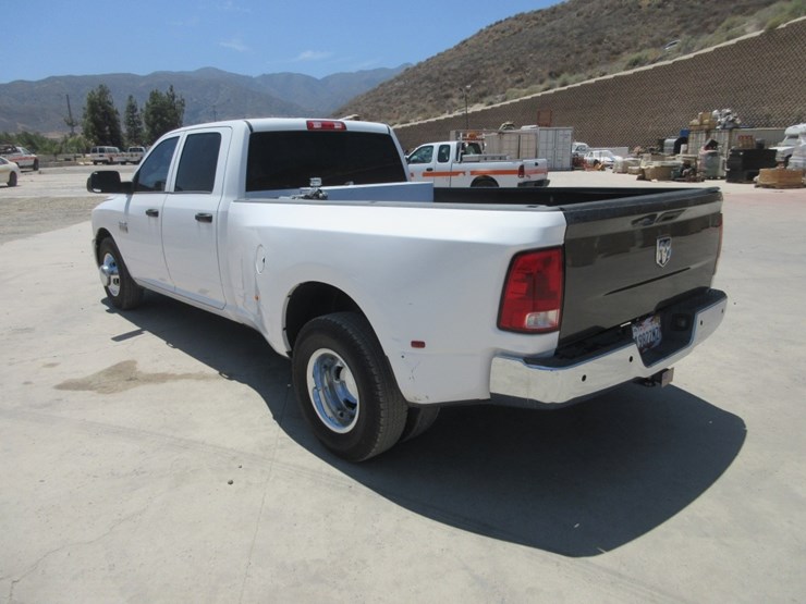 2011-dodge-ram-3500hd-image-2
