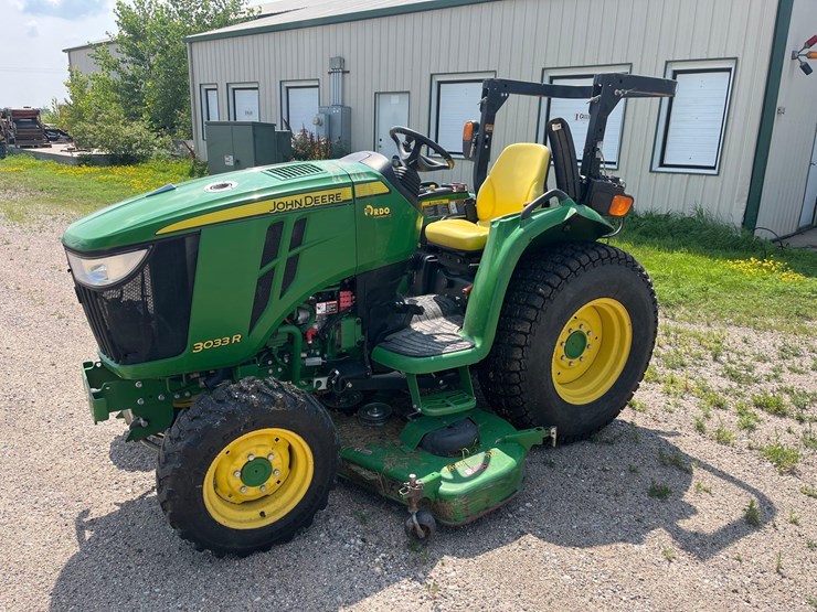 john-deere-3033r-image-1