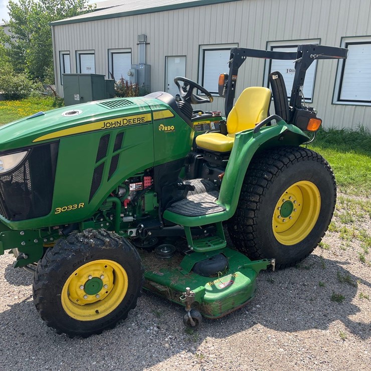 JOHN DEERE 3033R