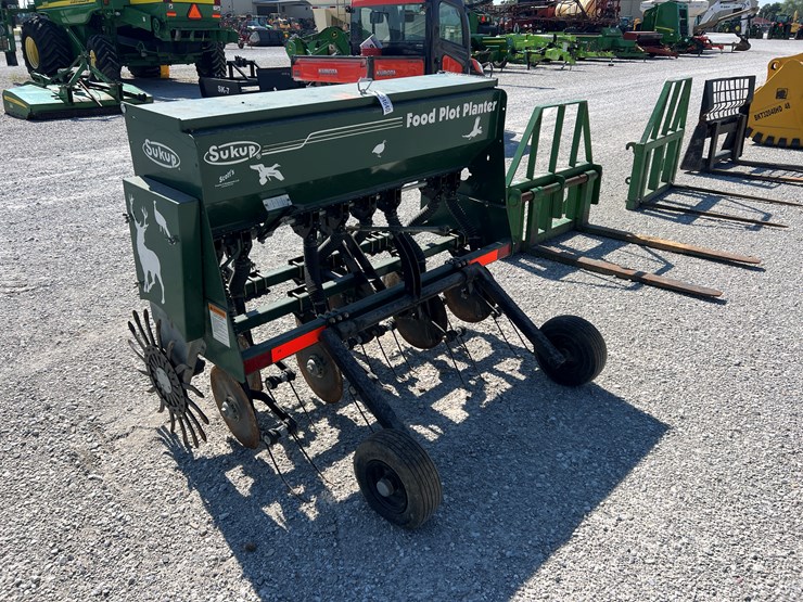 sukup-food-plot-planter-image-5