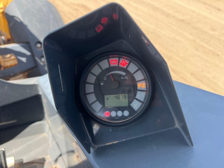 2018-deere-204l-image-30