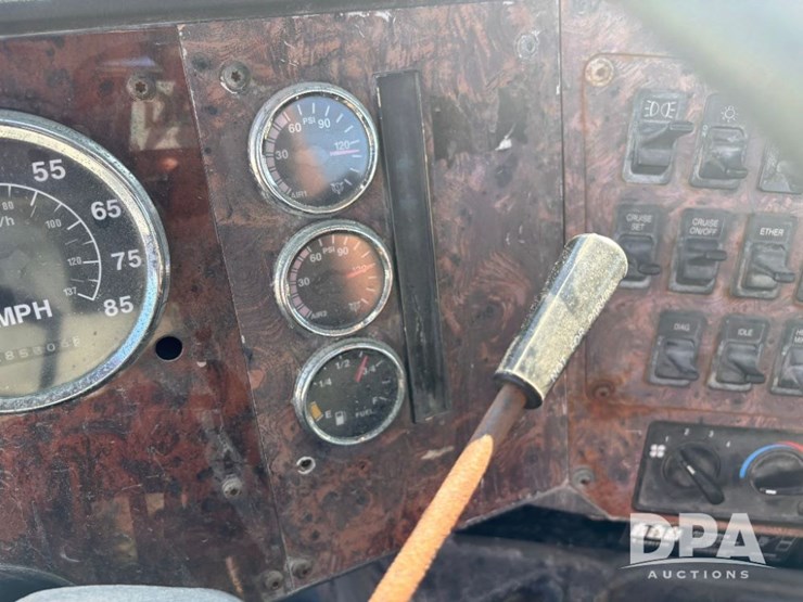 2002-ihc-9400i-day-cab-truck-(gp10940,-unit-109996)-image-84