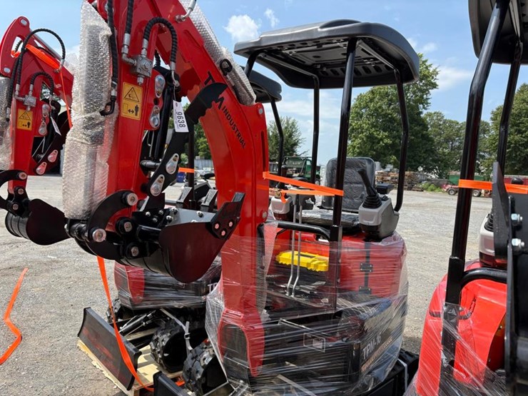 tpm-16-mini-excavator-image-1