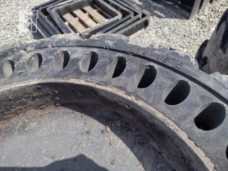 (4)-12-16.5-solid-tires-w/rims-image-3