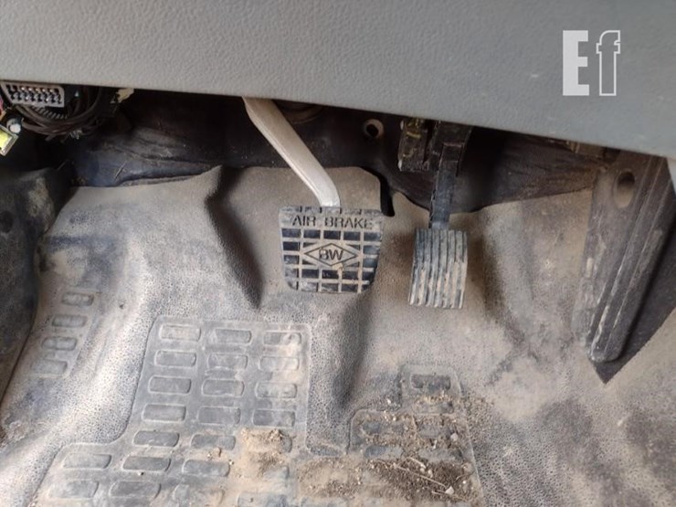 2013-ford-f650-xlt-image-7
