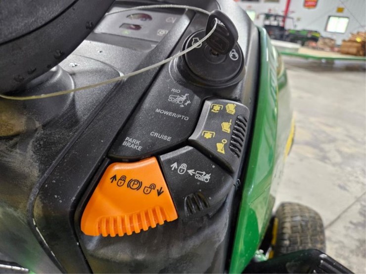 2013-john-deere-x530-image-21