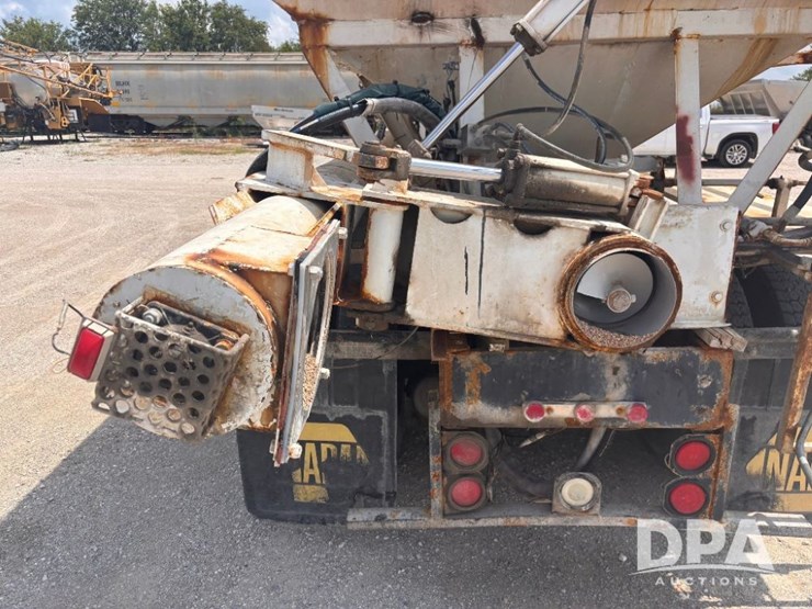 2000-peterbilt-357-image-39