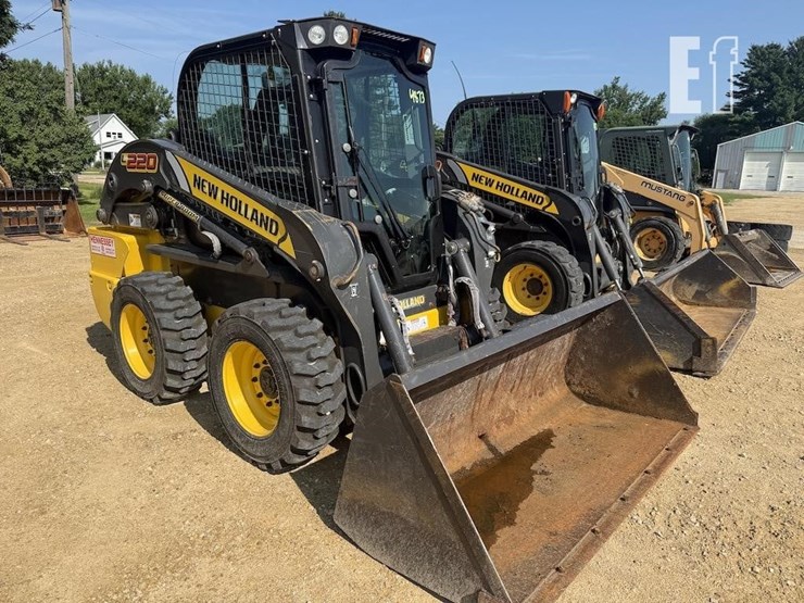 2019-new-holland-l220-image-3