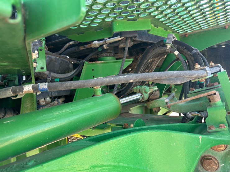 2018-john-deere-r4038-image-37
