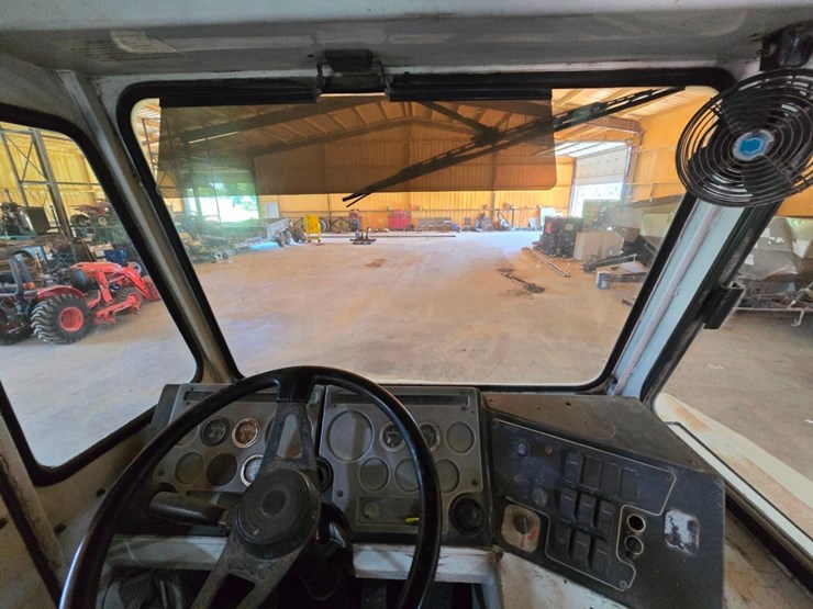 2004-capacity-tj7000-image-23