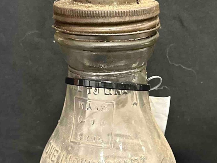 1019---brookins-quart-oil-bottle-image-1