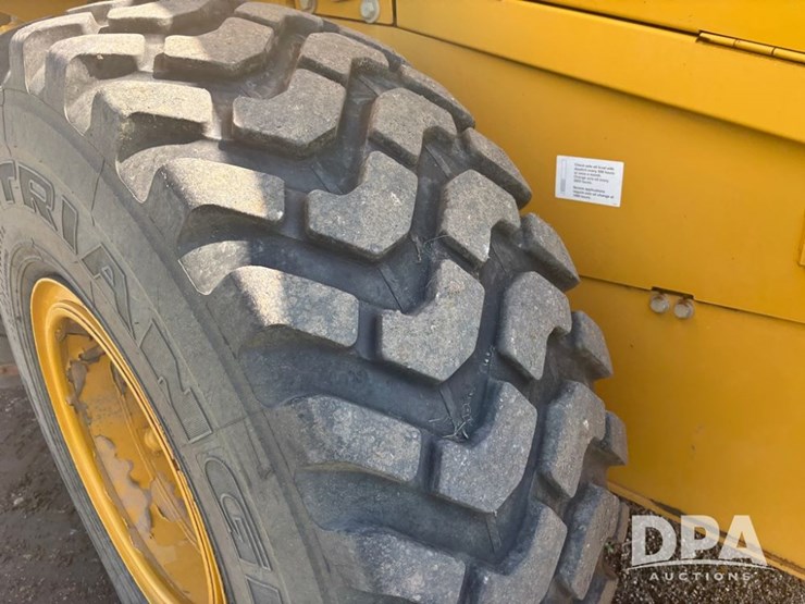 2015-deere-624k-image-55