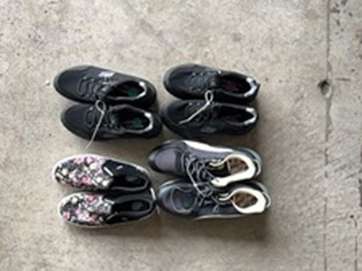 lot#-808--4-pairs-of-shoes-image-2
