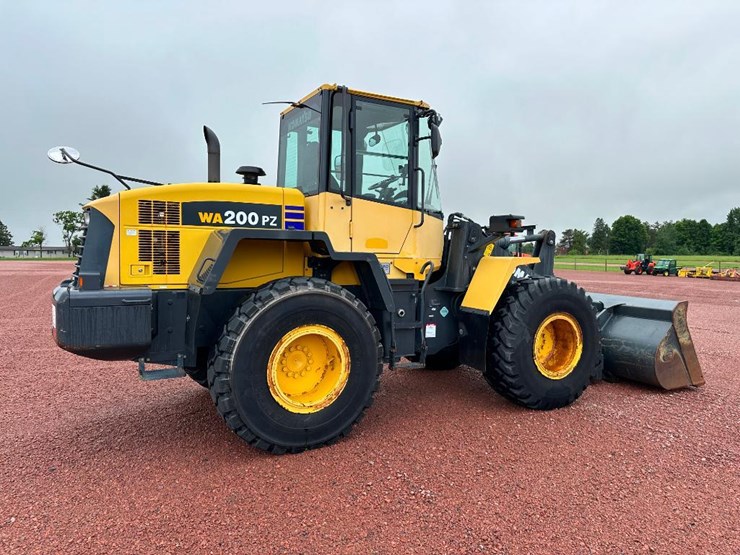 2013-komatsu-wa200pz-6-image-4