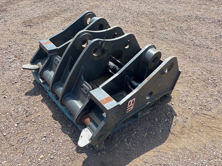 2022-werk-brau-wheel-loader-quick-attach-image-1
