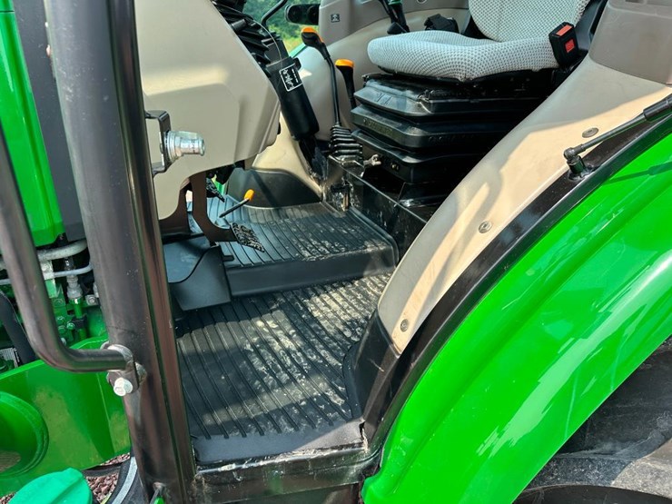 2020-john-deere-5075e-image-43