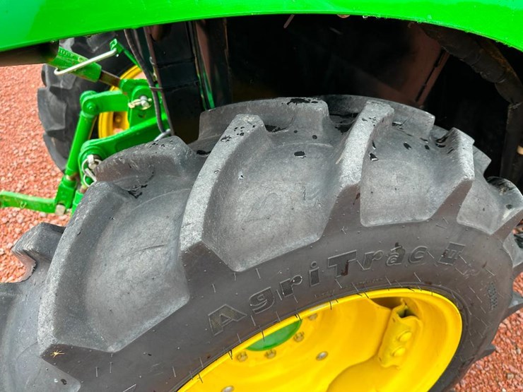 2022-john-deere-3046r-image-10
