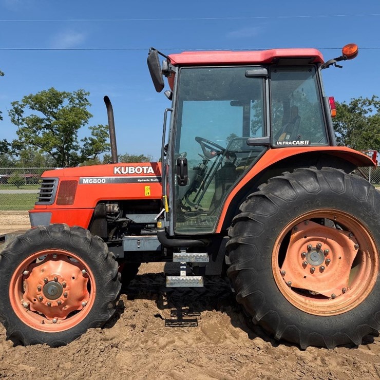 KUBOTA M6800