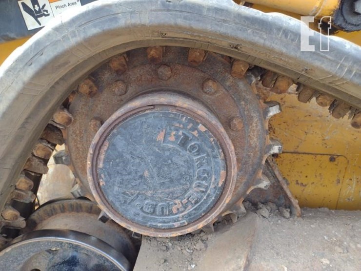 deere-323d-image-28