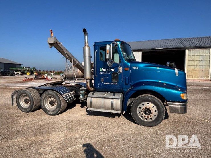 2002-ihc-9400i-day-cab-truck-(gp10940,-unit-109996)-image-3