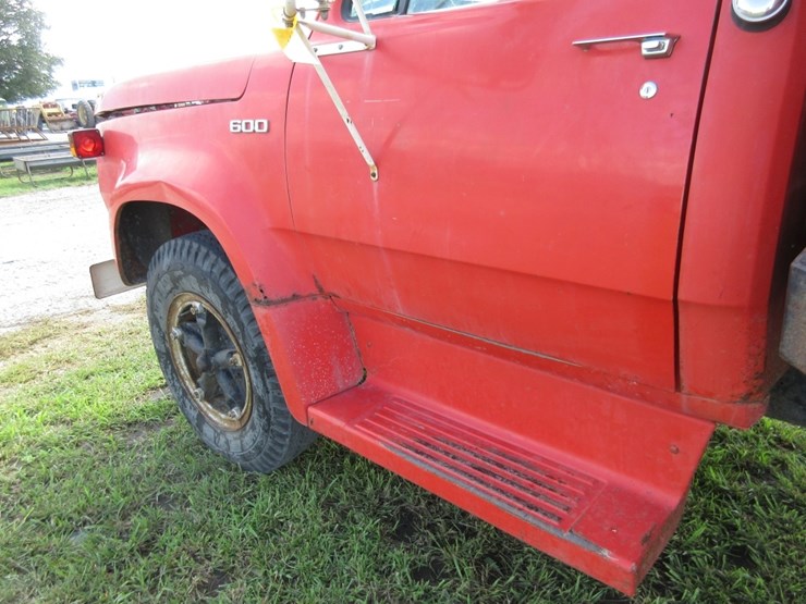 1975-dodge-600-image-7