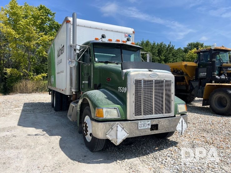 1999-peterbilt-385-image-4