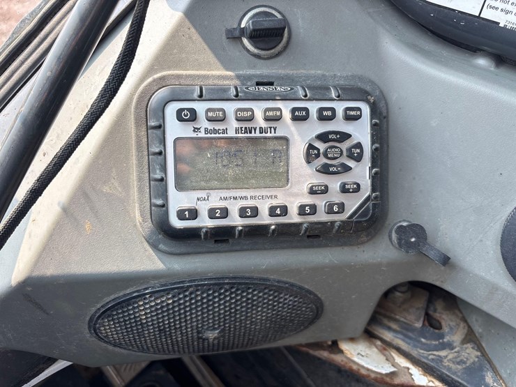 2016-bobcat-t750-image-24