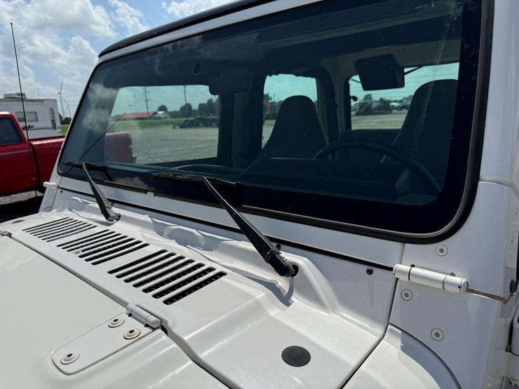 1997-jeep-wrangler-image-27