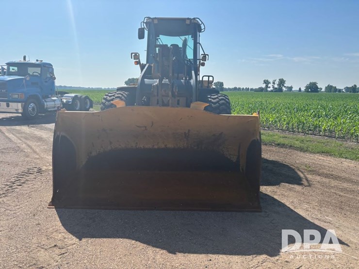 2015-deere-624k-image-19